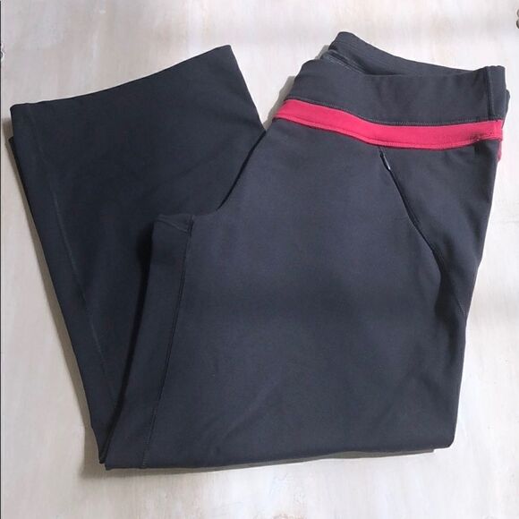 Victoria’s Secret grey and pink cropped yoga pants - Picture 2 of 4